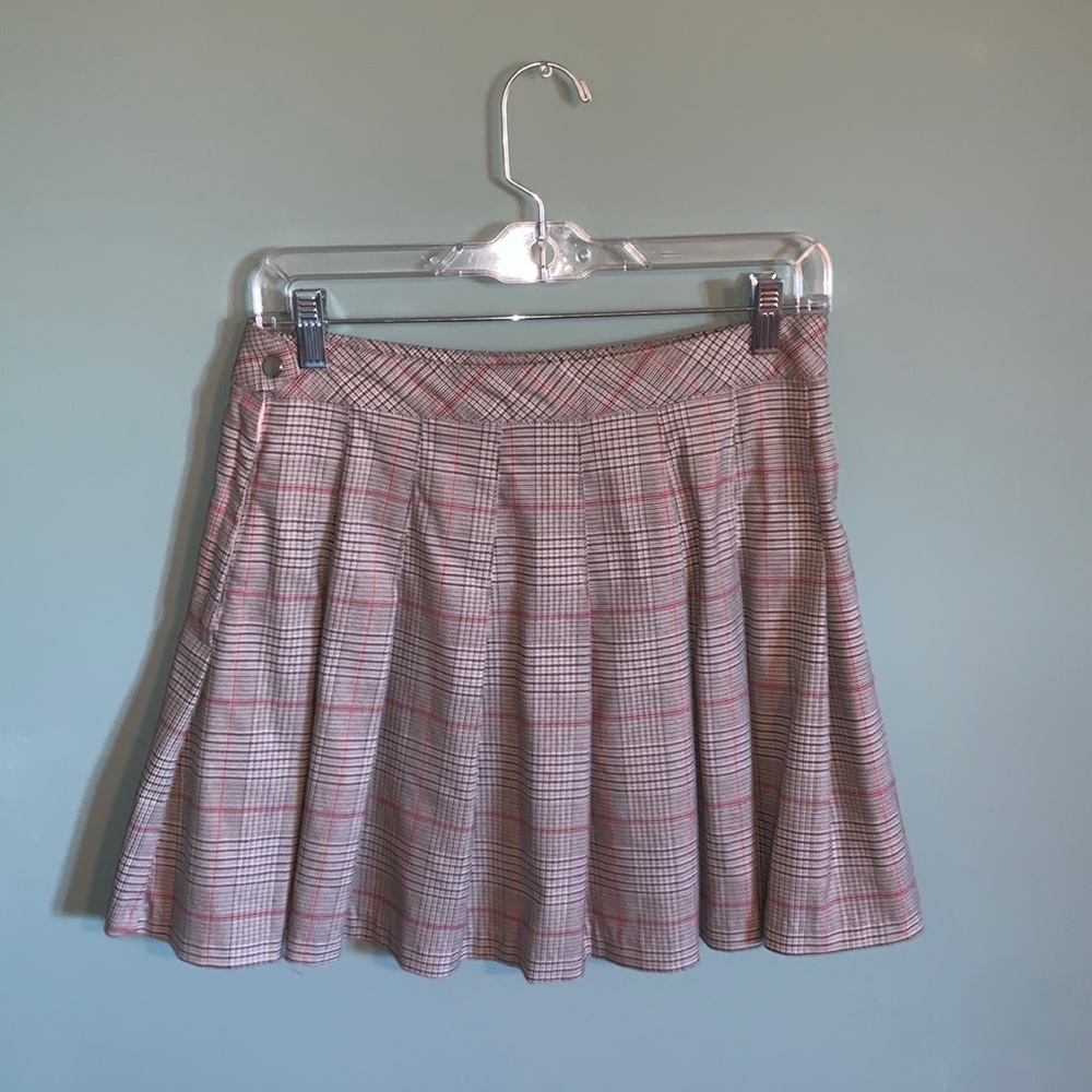 H&M plaid pleated mini skirt, size US 8